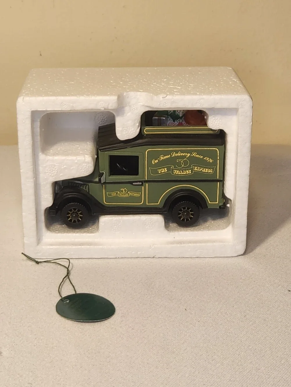 Department 56 Village Express Van Christmas Green Retired 5865.3 Box