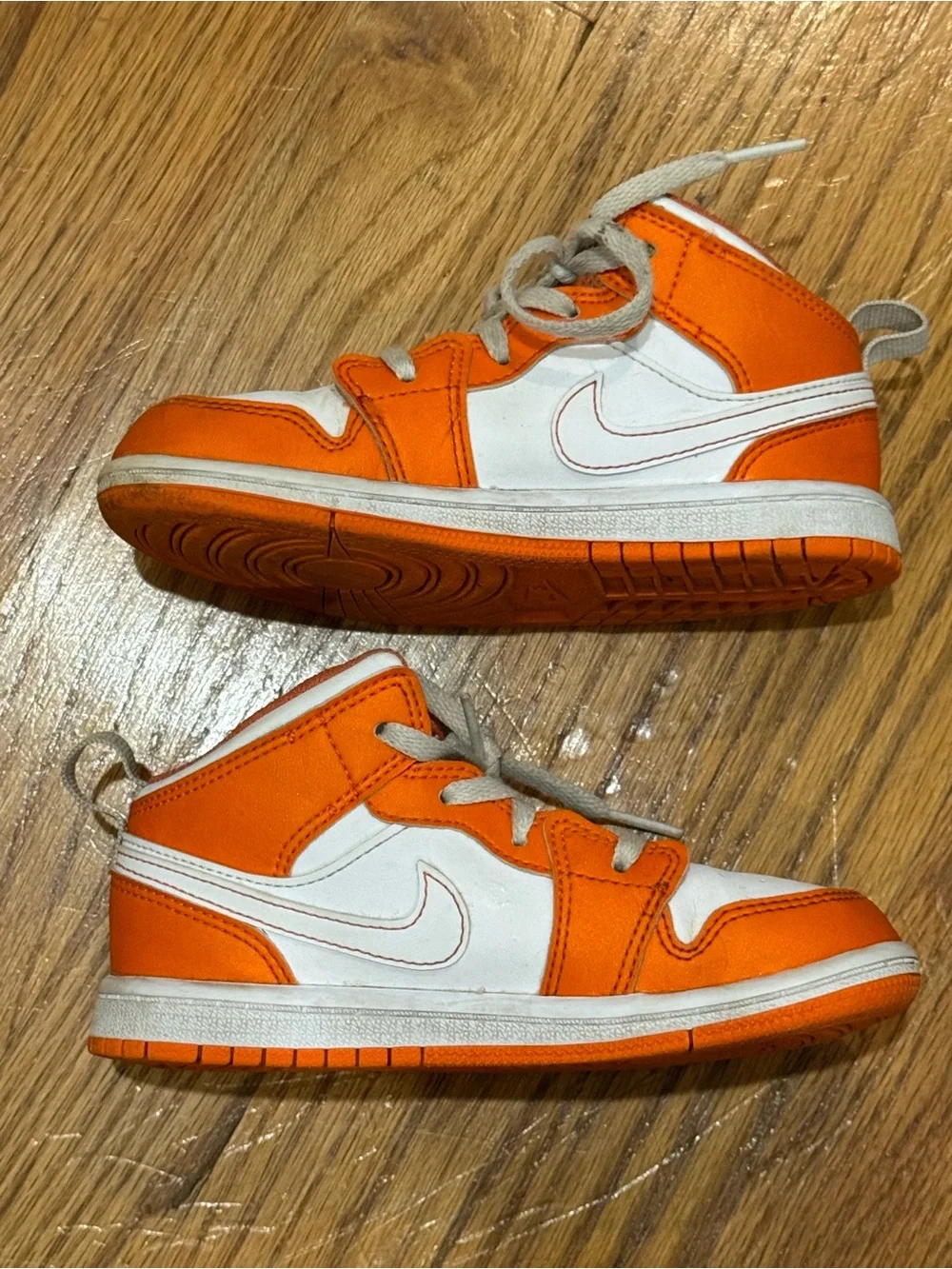 Nike Air Jordan 1 Mid SE 