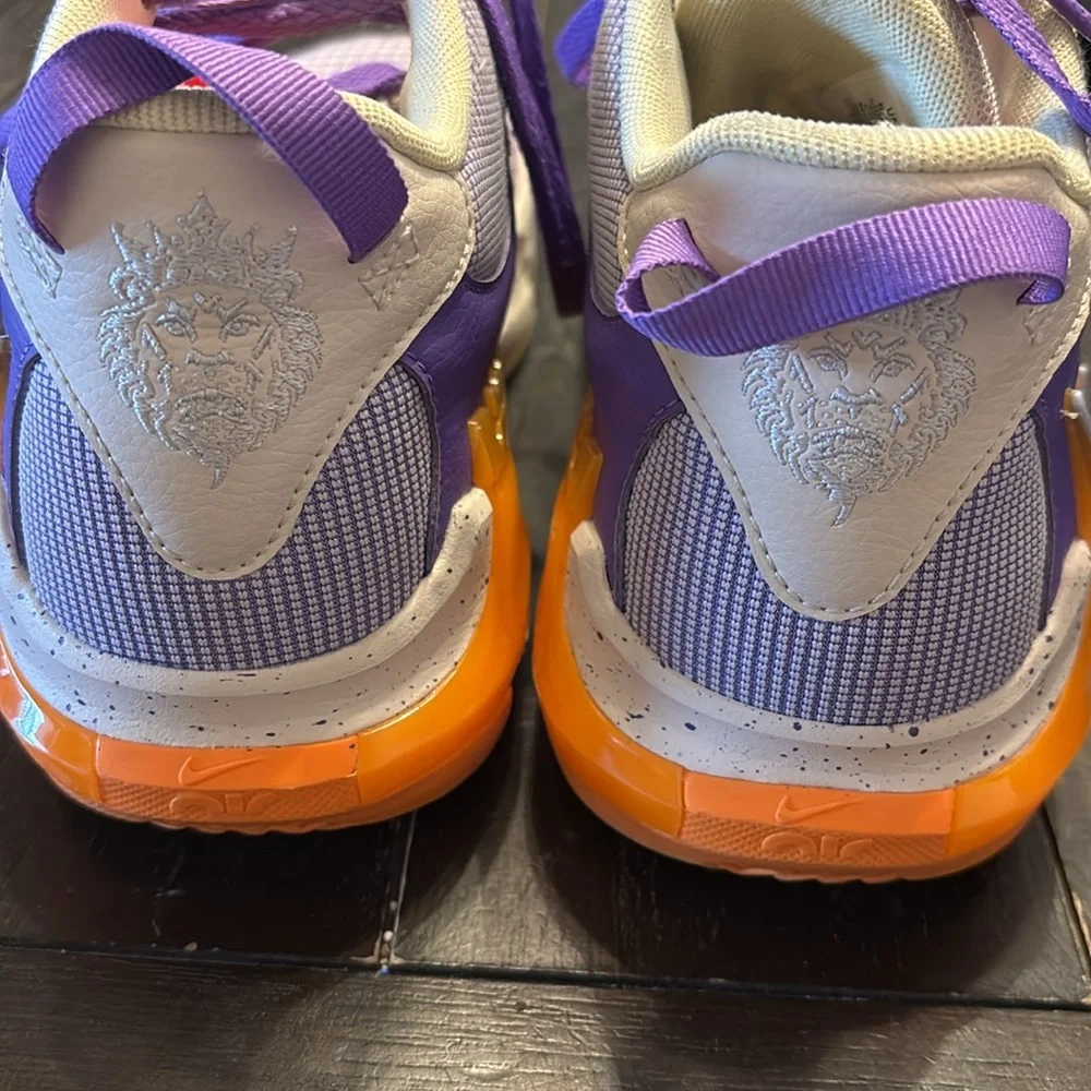 Nike stylish sneakers