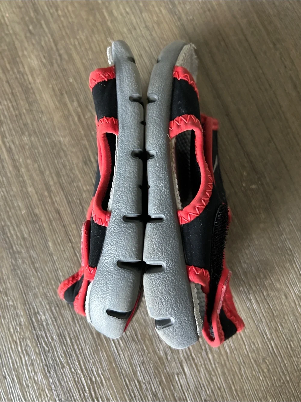 Nike Kids Black and Red Logo Hook-and-Loop Sandals, Sz. 5.