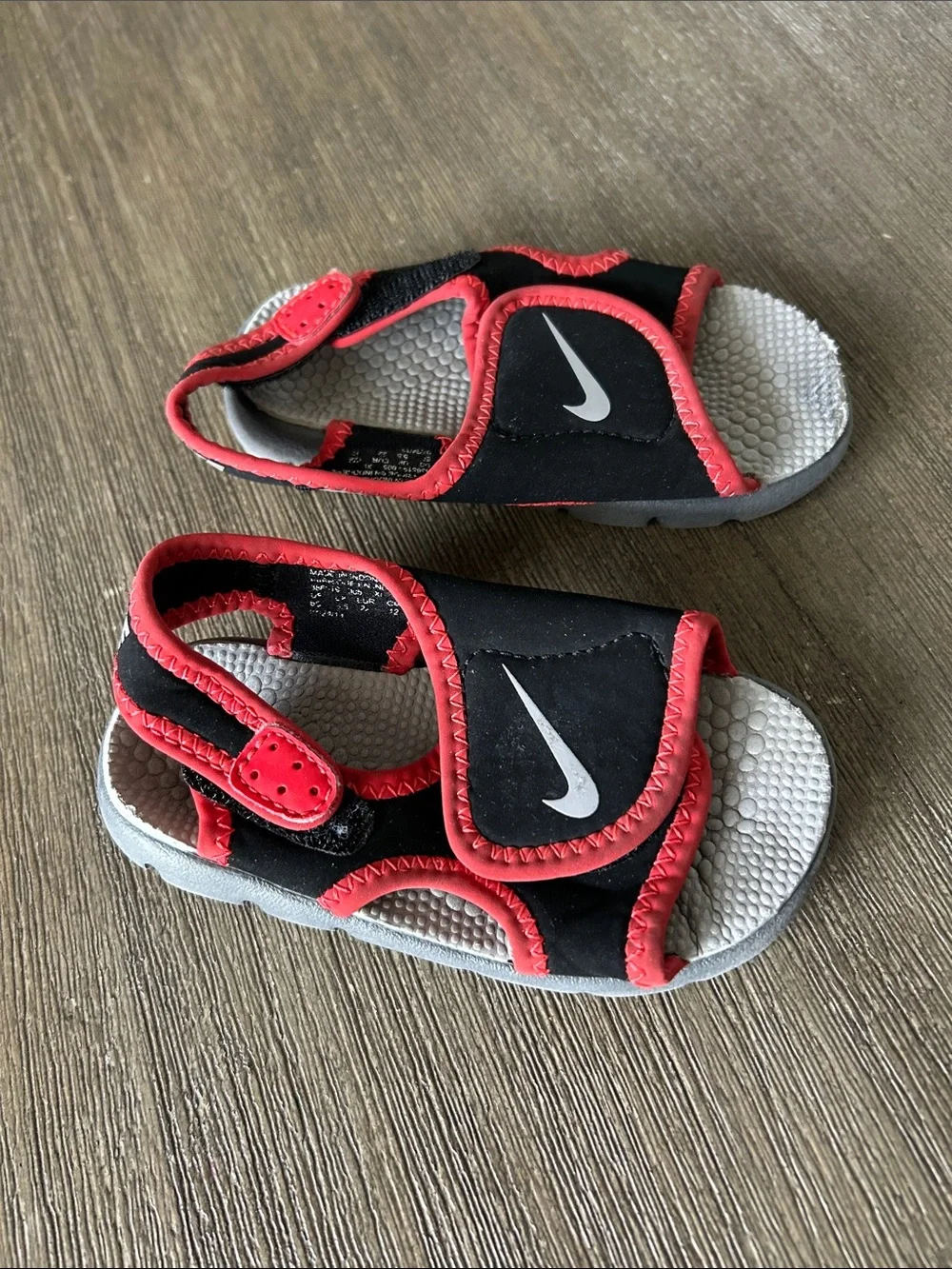 Nike Kids Black and Red Logo Hook-and-Loop Sandals, Sz. 5.