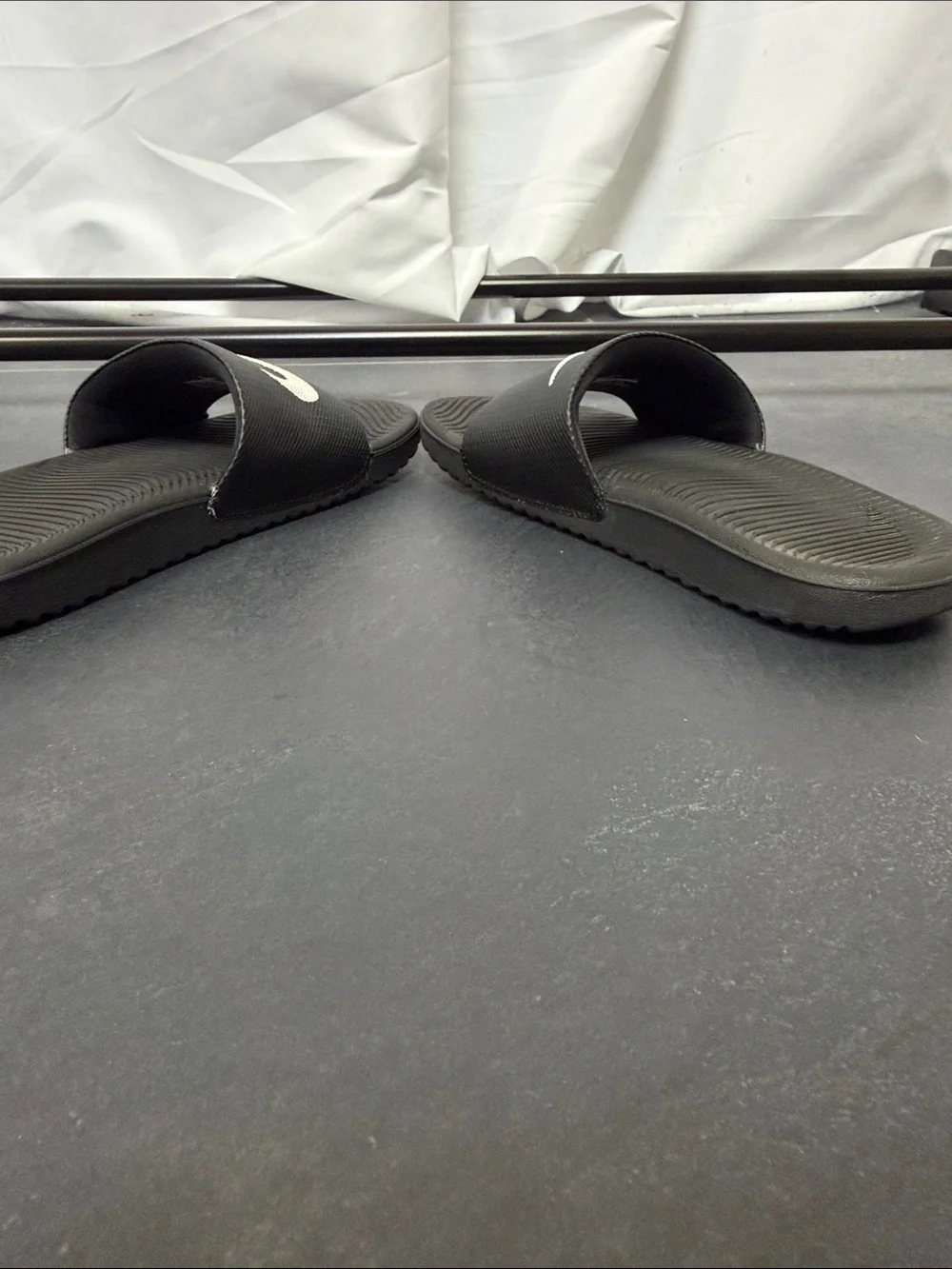 Nike boys Black & White Slide Sandals size 2