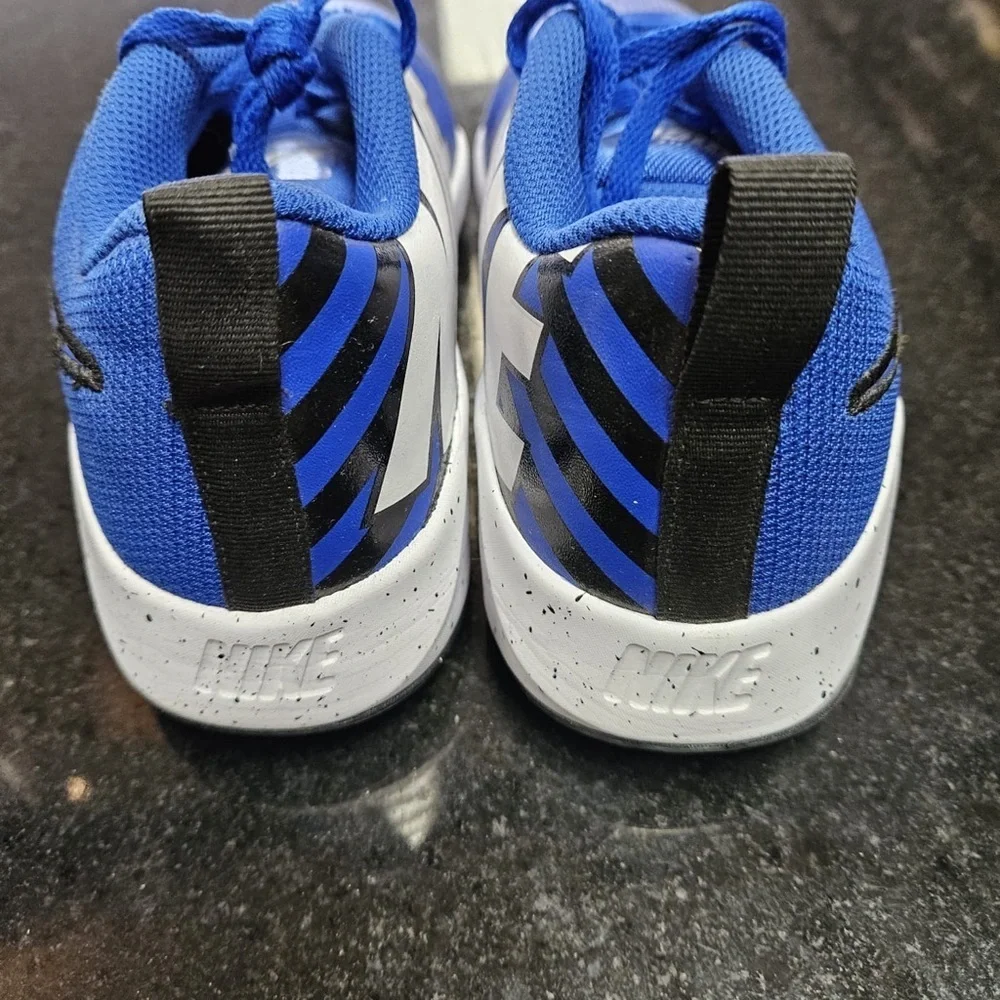 Sz 6.5 nike blue running shoes