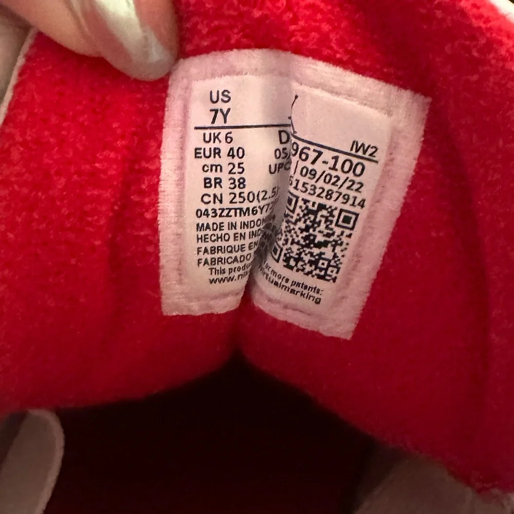 Nike White and Red Retro Elephant Print Air Sneakers