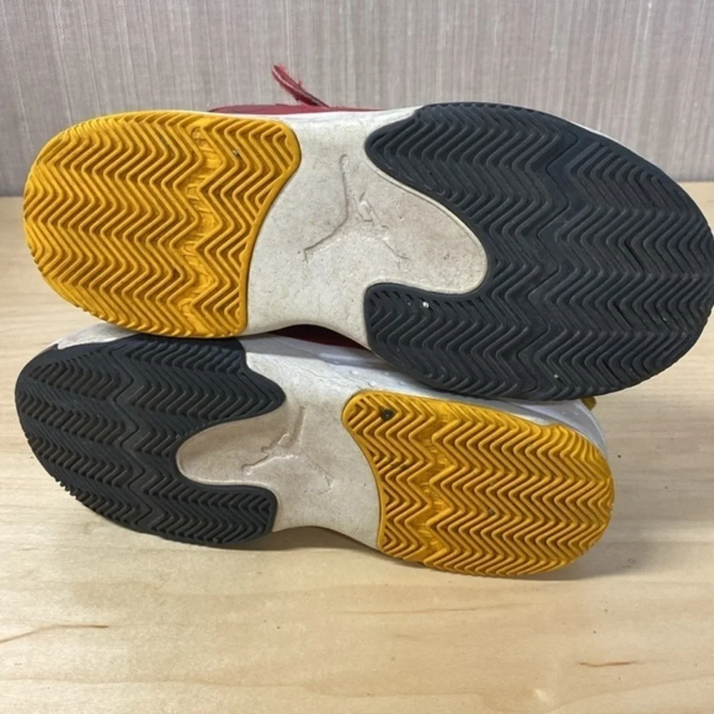 NIKE AIR JORDAN MAX‎ AURA 3 kids black, yellow & red size 2Y