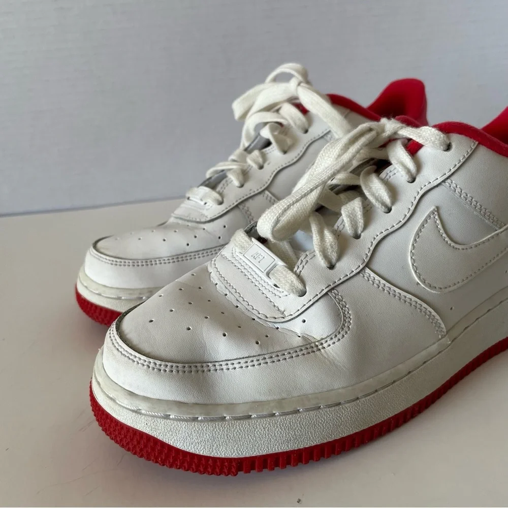 Nike closure used great