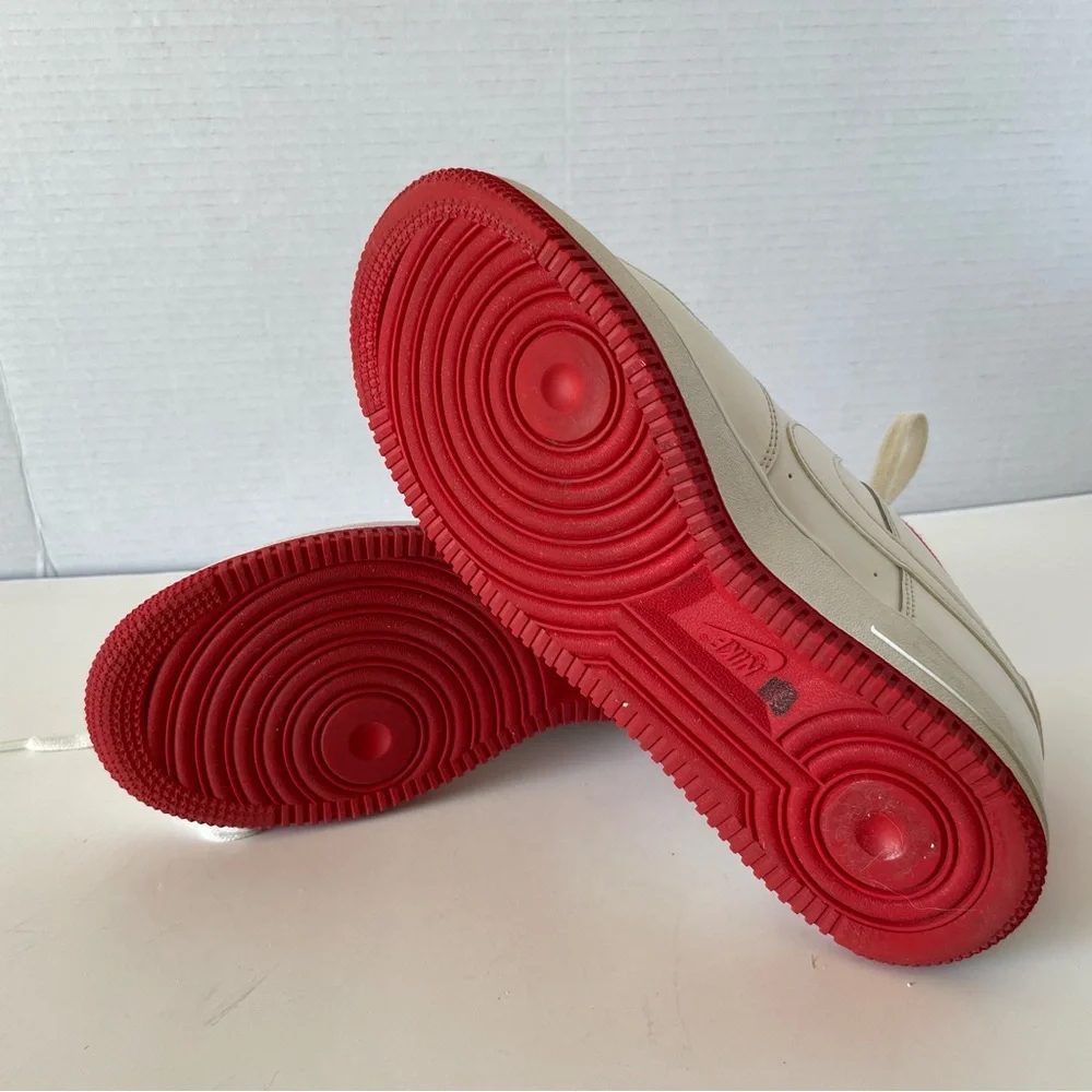 Nike details used