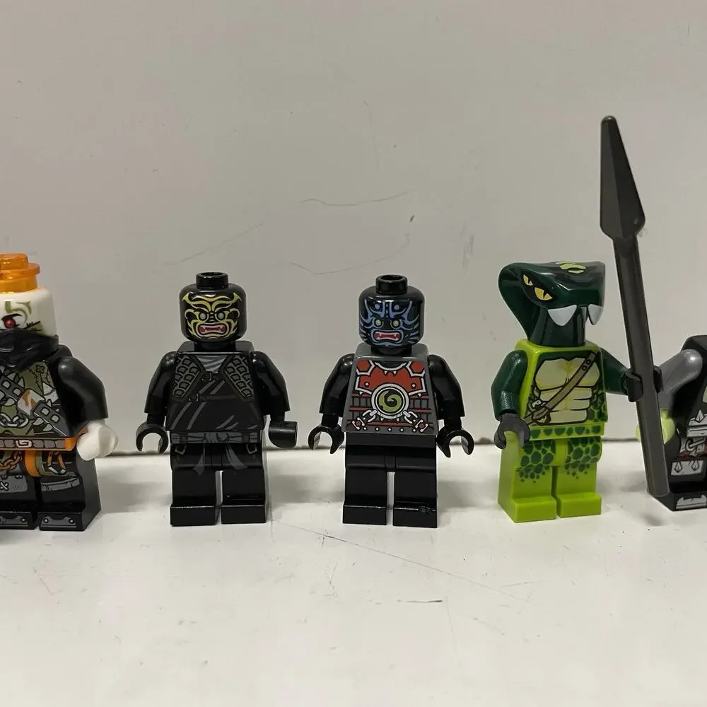 Unbranded 70679 minifigure