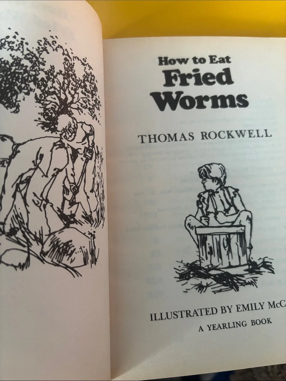 How to Eat Fried Worms by Thomas Rockwell - Yellow Cover