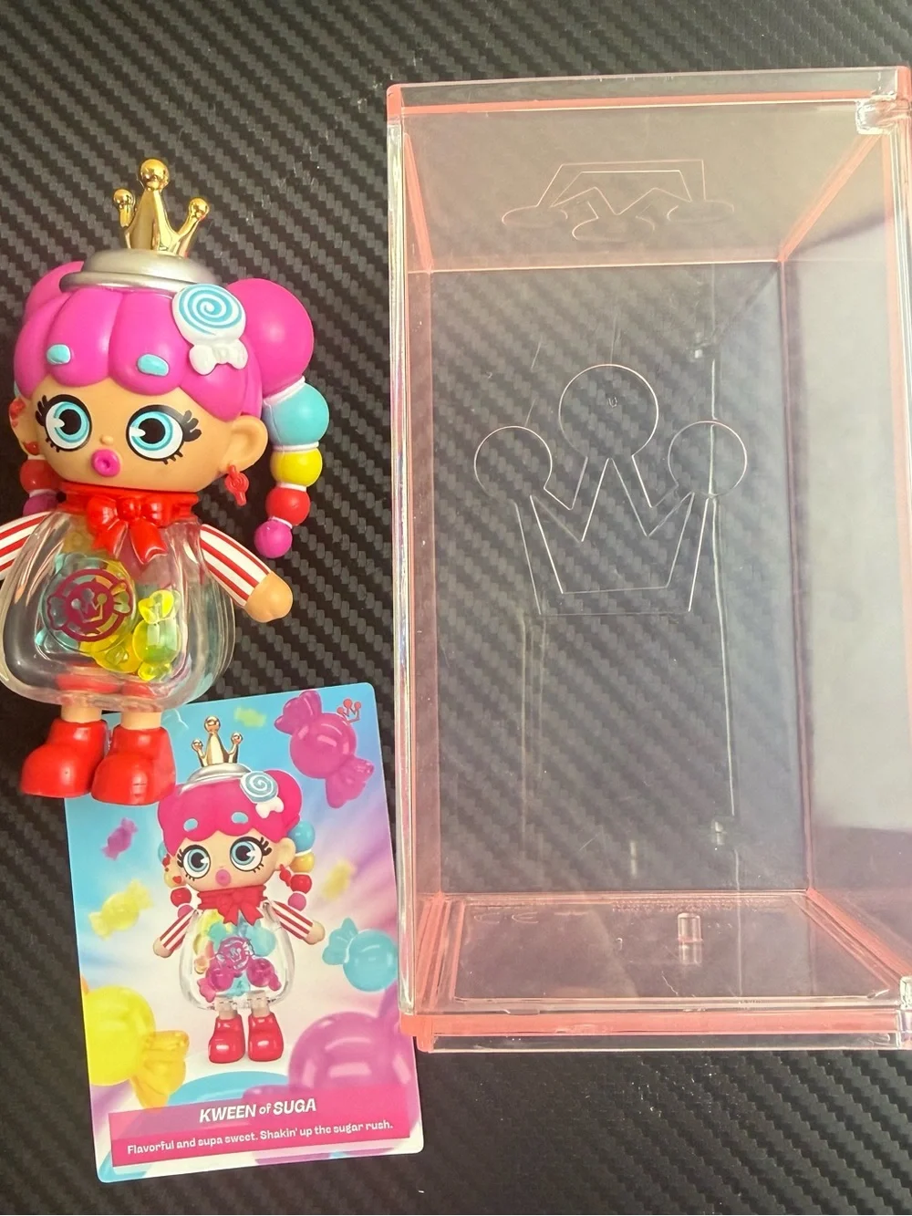Moose Toys XOX Kweenie Kween of Suga Vinyl Figure Quirky Kweens Doll + Case