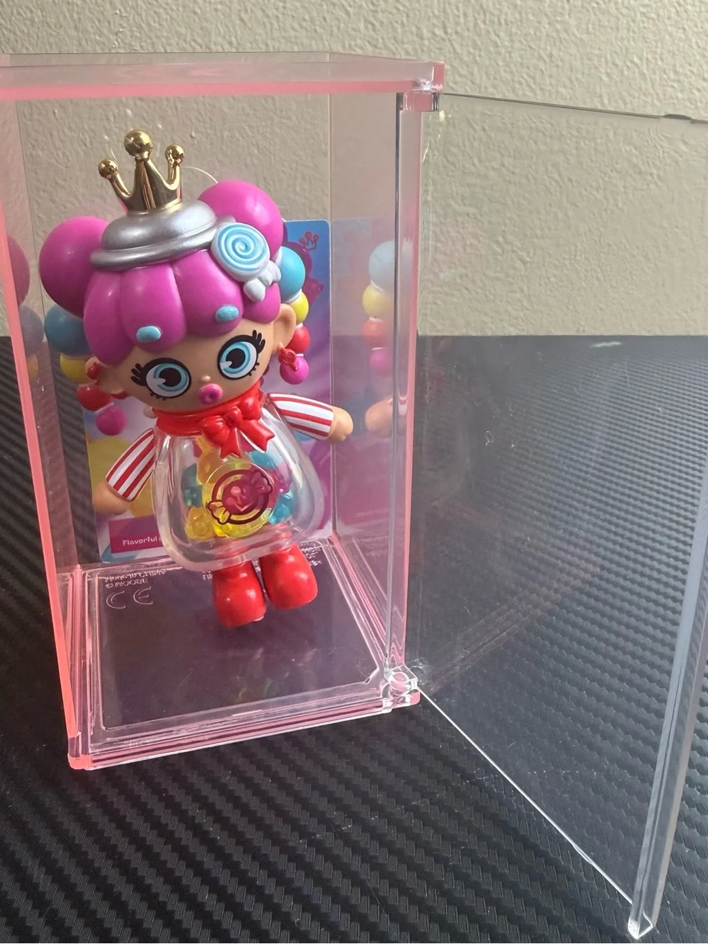 Moose Toys XOX Kweenie Kween of Suga Vinyl Figure Quirky Kweens Doll + Case
