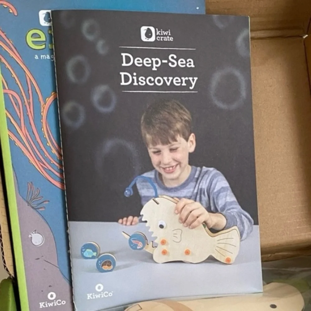KiwiCo New Deep-Sea Discovery Kit & Book Ages 5+ Kiwi Crate STEM STEAM Science