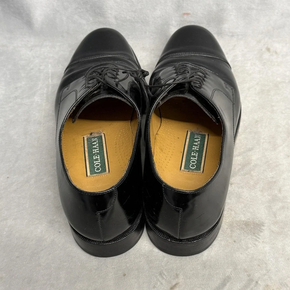 Cole Haan material box features