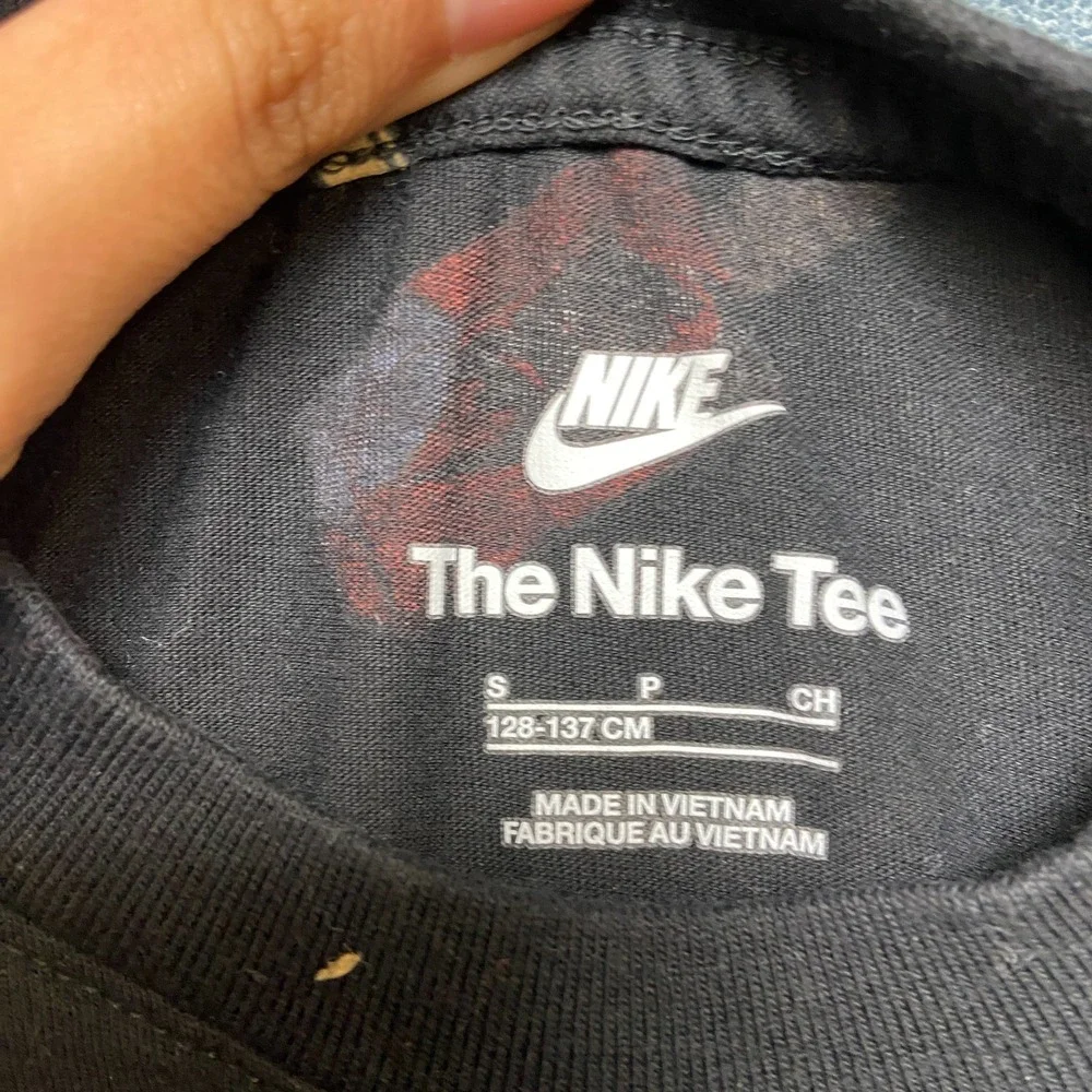 Nike shirt kids