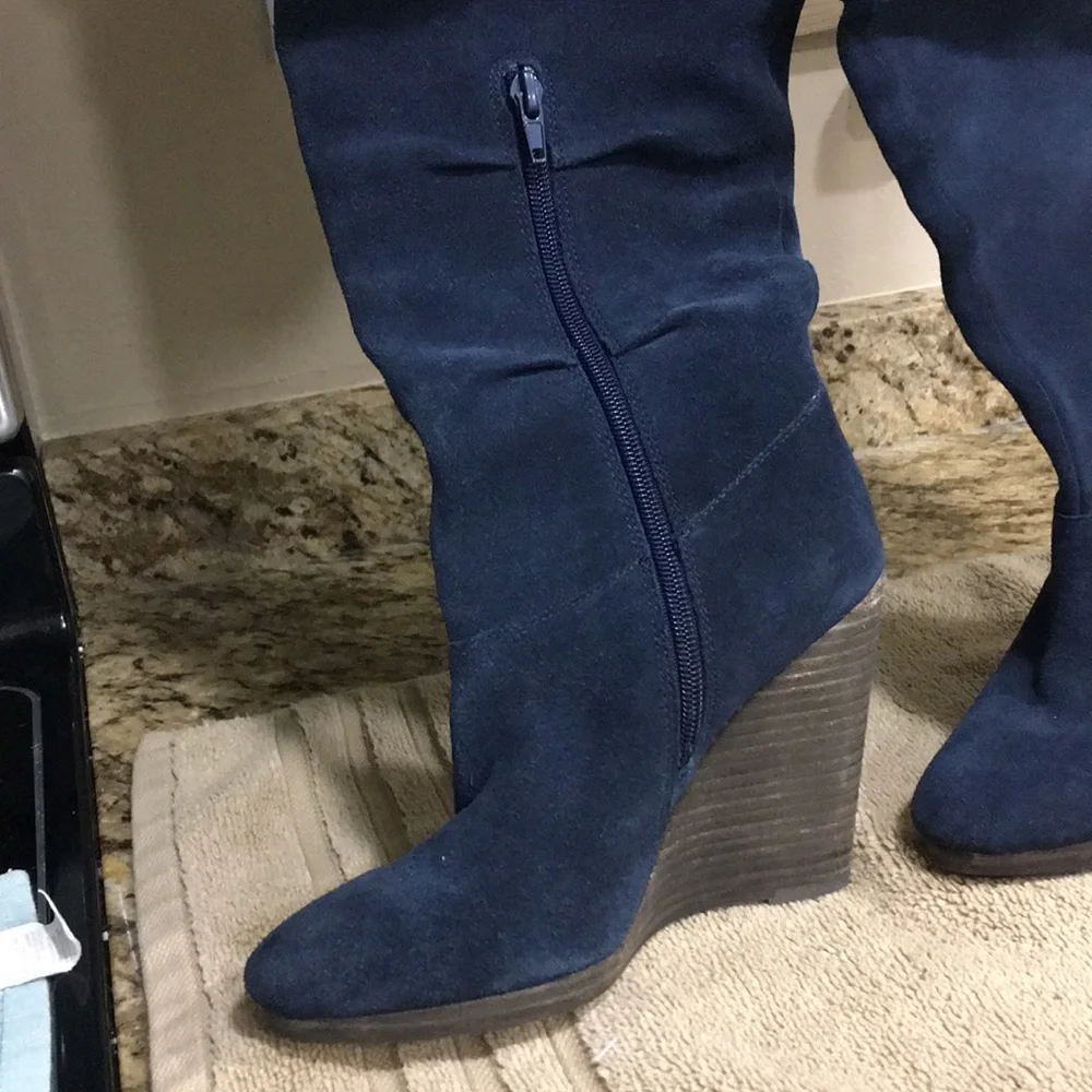 Charles David stylish navy