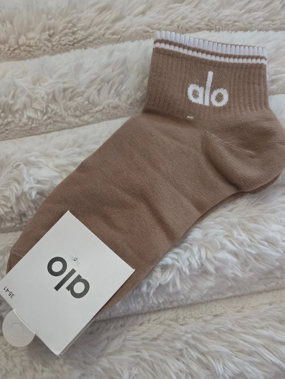 ALO Yoga Women's Ankle Socks in Taupe with White Accents