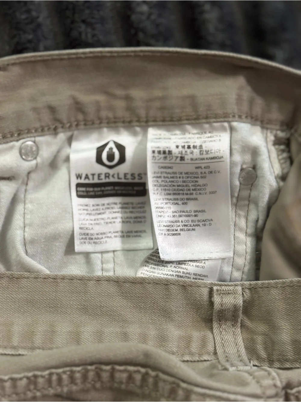 Levis color khaki