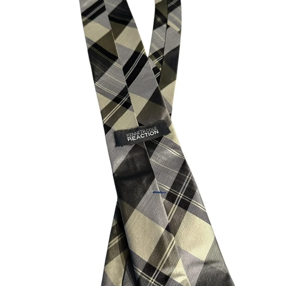 Kenneth Cole accents multicolor this