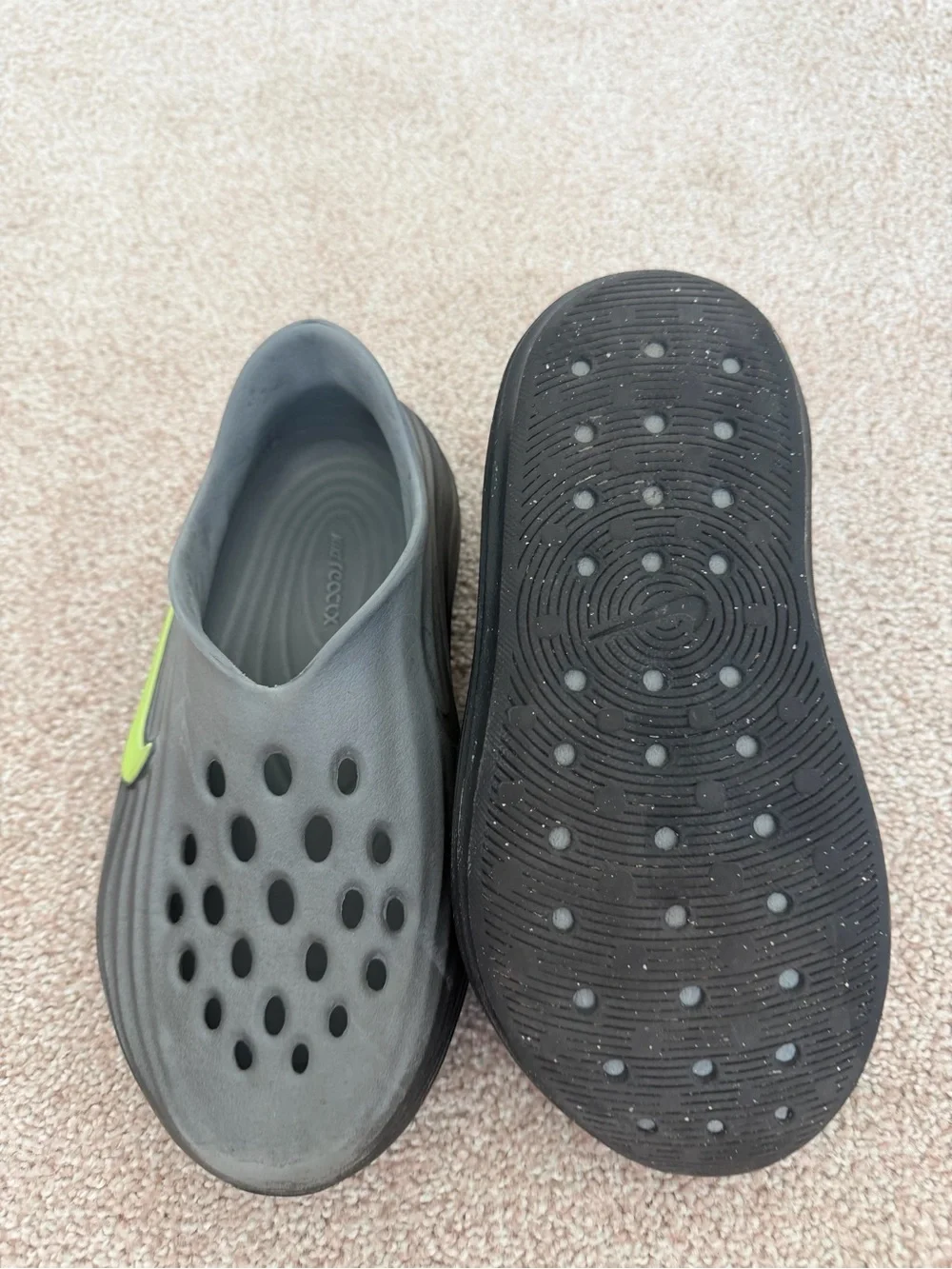 Nike easy slip