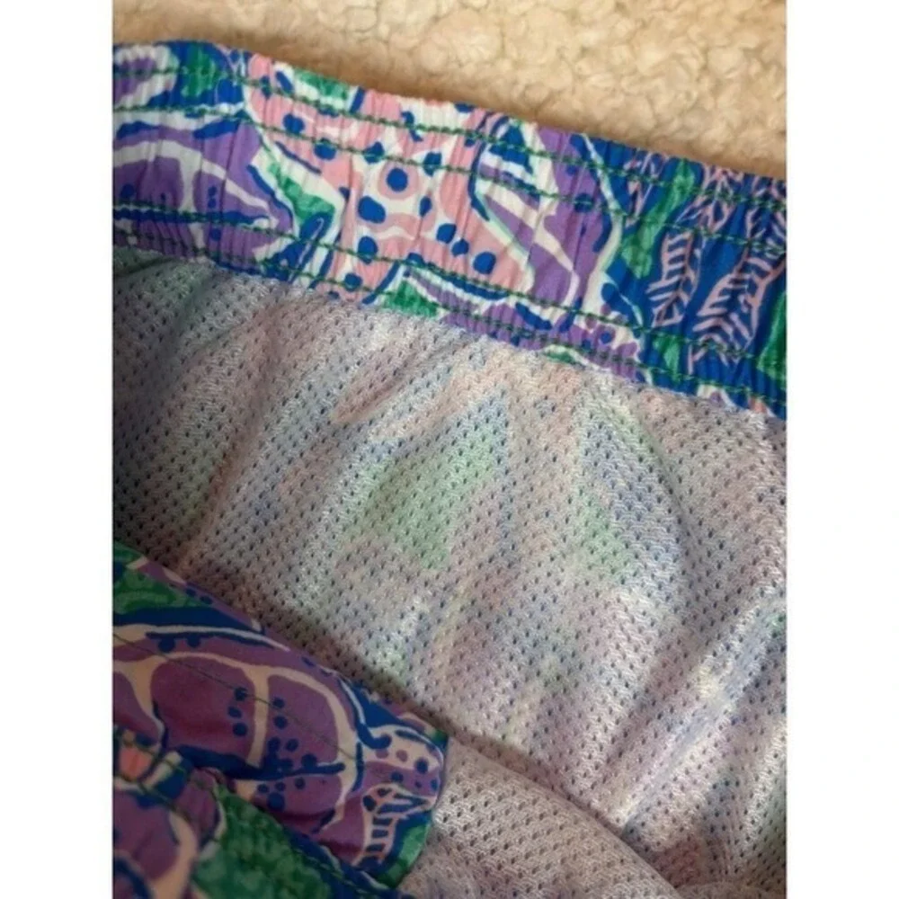 Vineyard Vines dive into