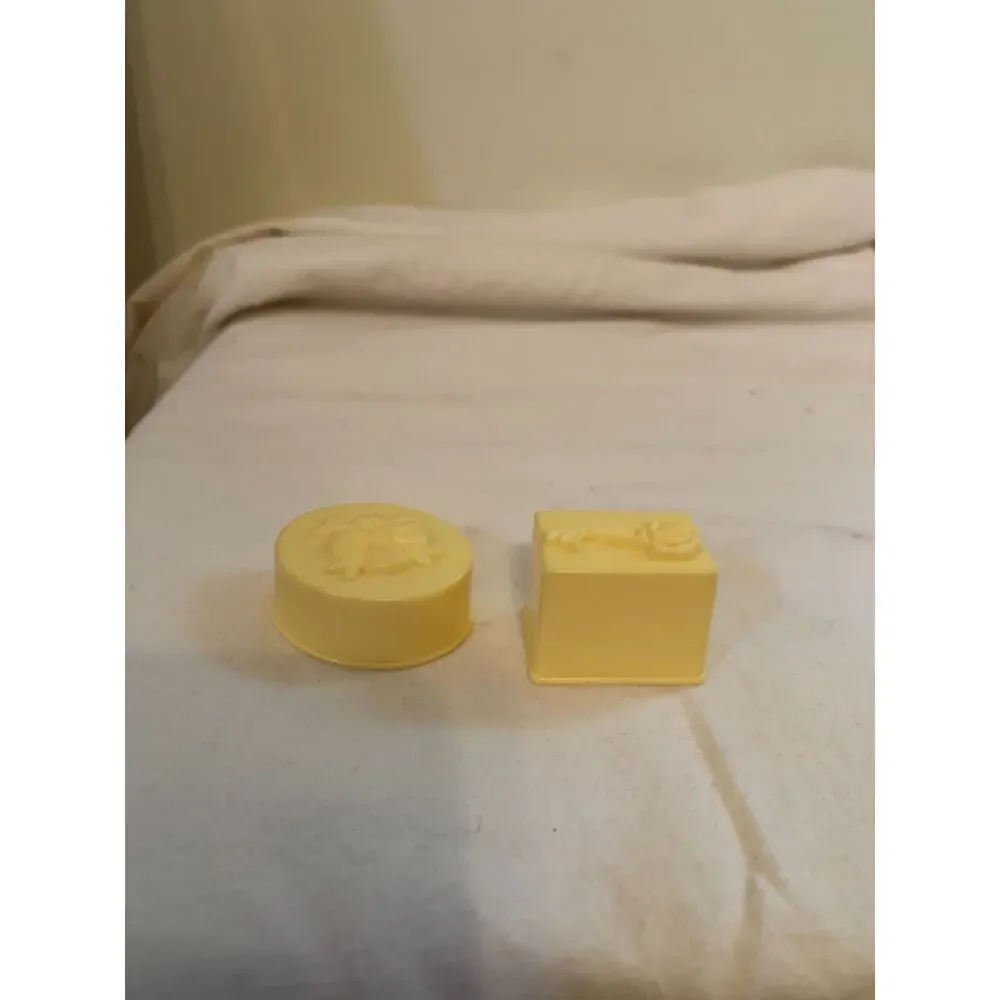 Barbie Fashion Doll Special Occasion Presents Gift Boxes Yellow Vintage Display