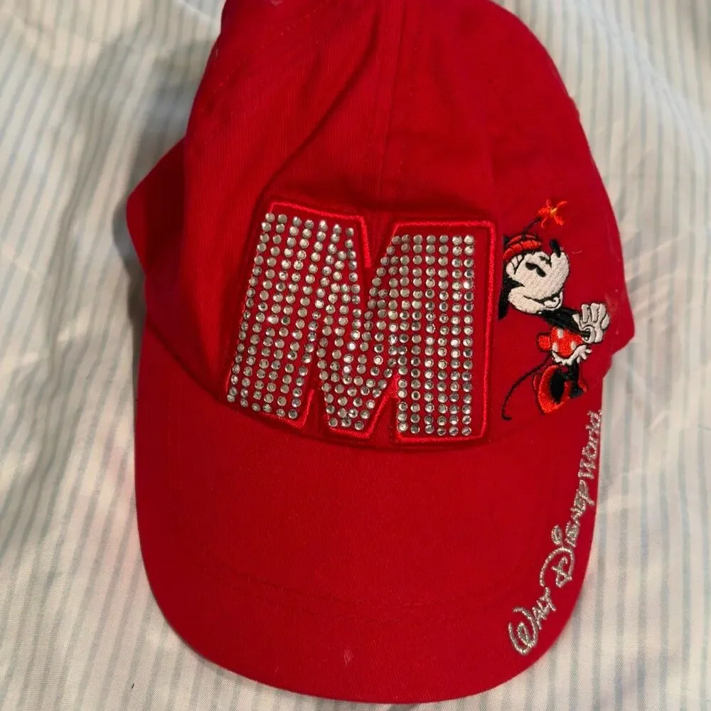 Red Disney Minnie Mouse baseball cap #disneyland #minniemouse #baseballcap