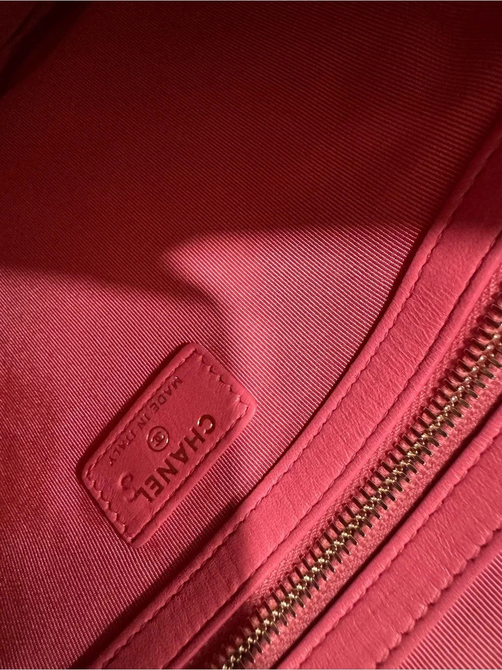 CHANEL dust zipper tissue