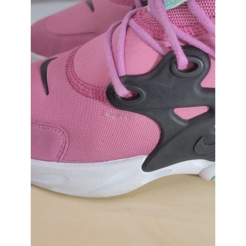 Nike girl light