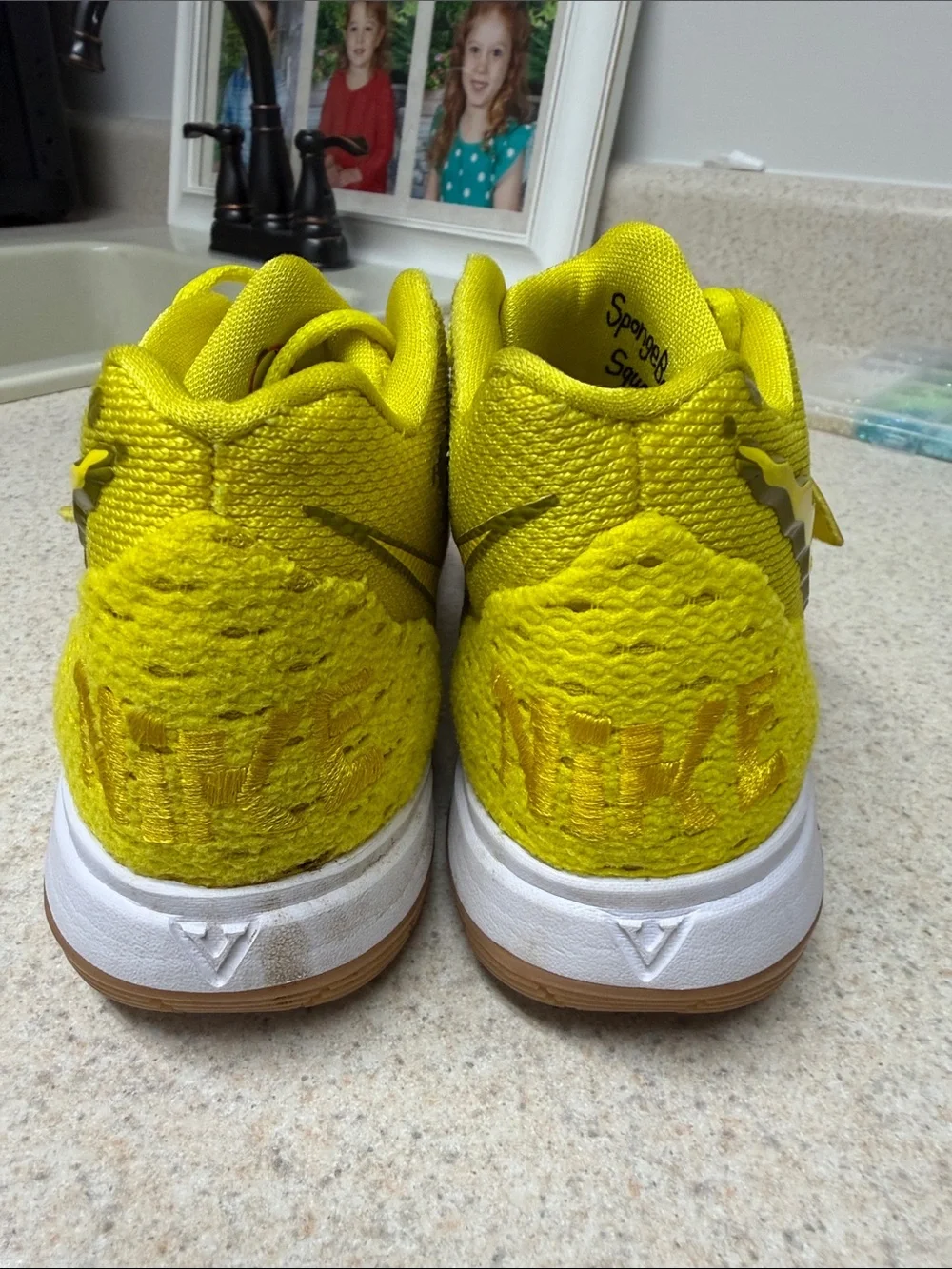 Nike Kyrie 5 x SpongeBob SquarePants