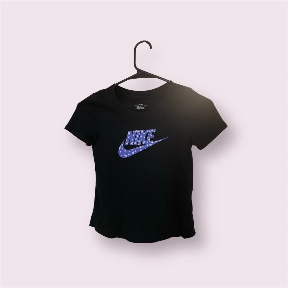 Nike black with purple swoop girls T-shirt Size Medium EUC