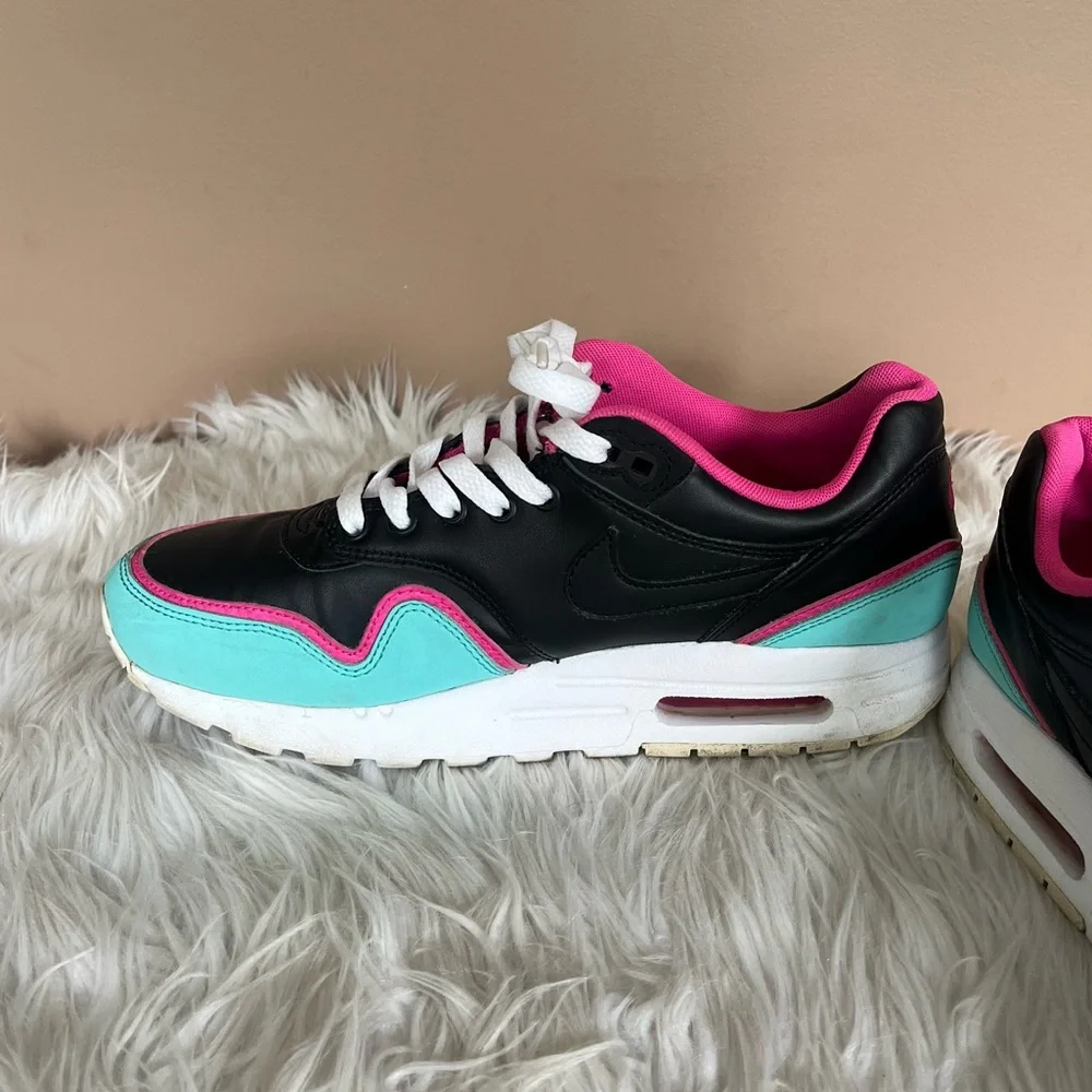 {Nike} Air Max Sneaker South Beach Edition - Size Youth 7