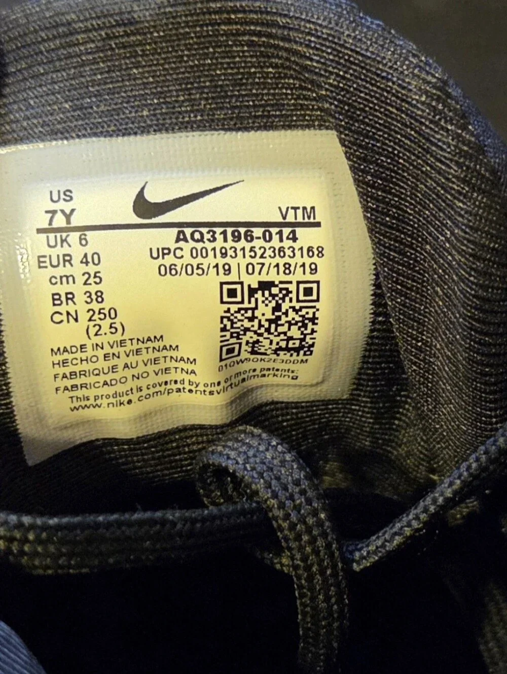 Nike Air Max 720 GS 'Black Metallic Gold' GS Youth Sz 7Y Women’s 8.5