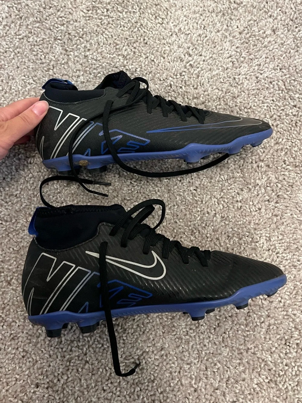 🔵NIKE: Boy size 5, Mercurial black & royal blue logo cleats w/ties, preowned🔵