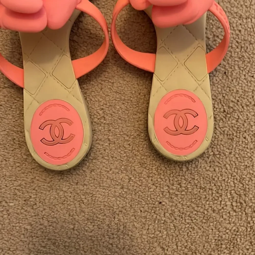 CHANEL wear saks lot