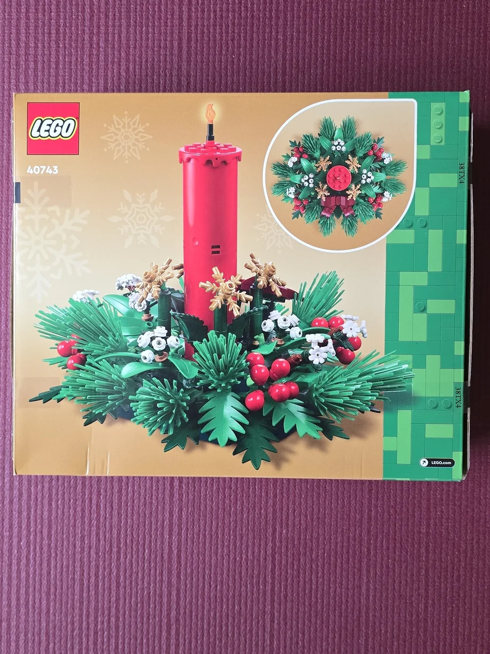 LEGO Holiday Candle Centerpiece in Red and Green 40743