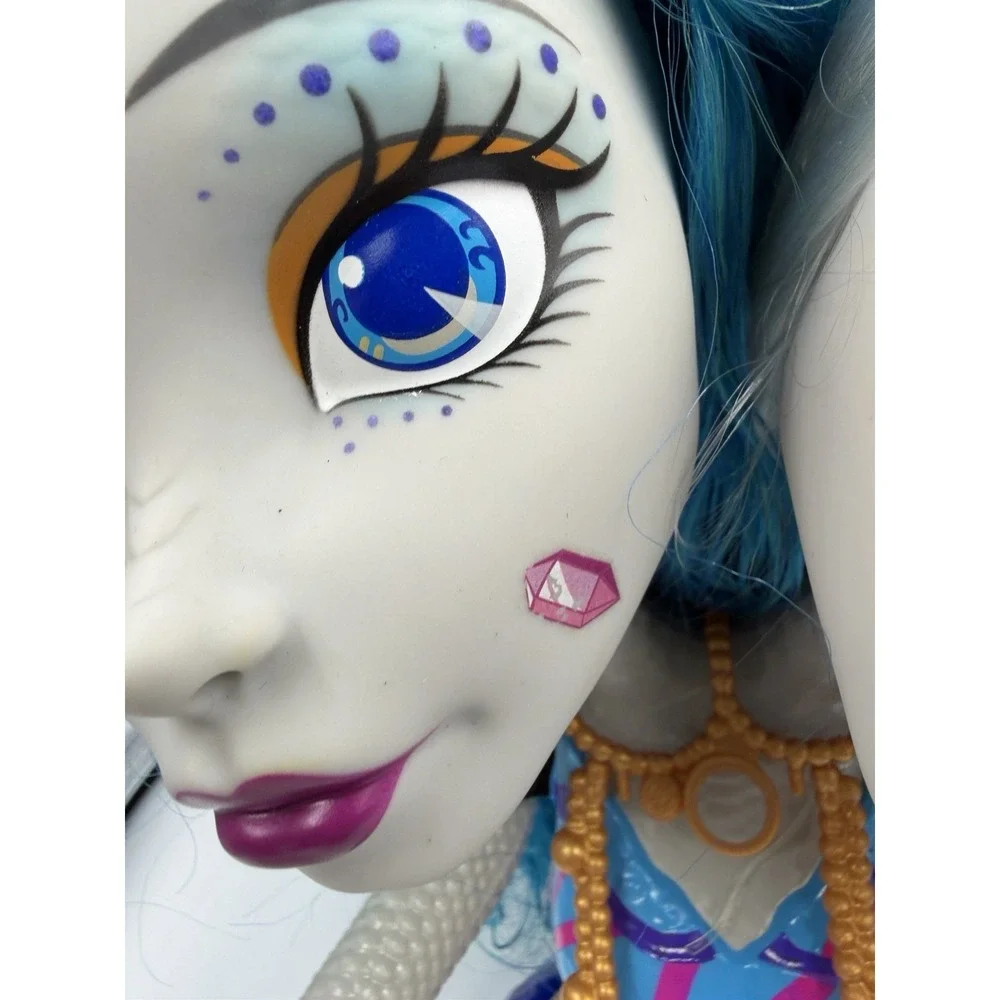 Mattel accessories display gem