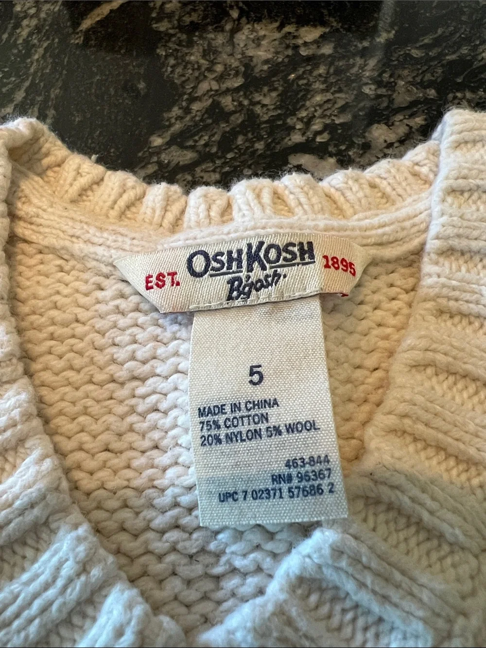 OshKosh Bgosh sleeveless color cream