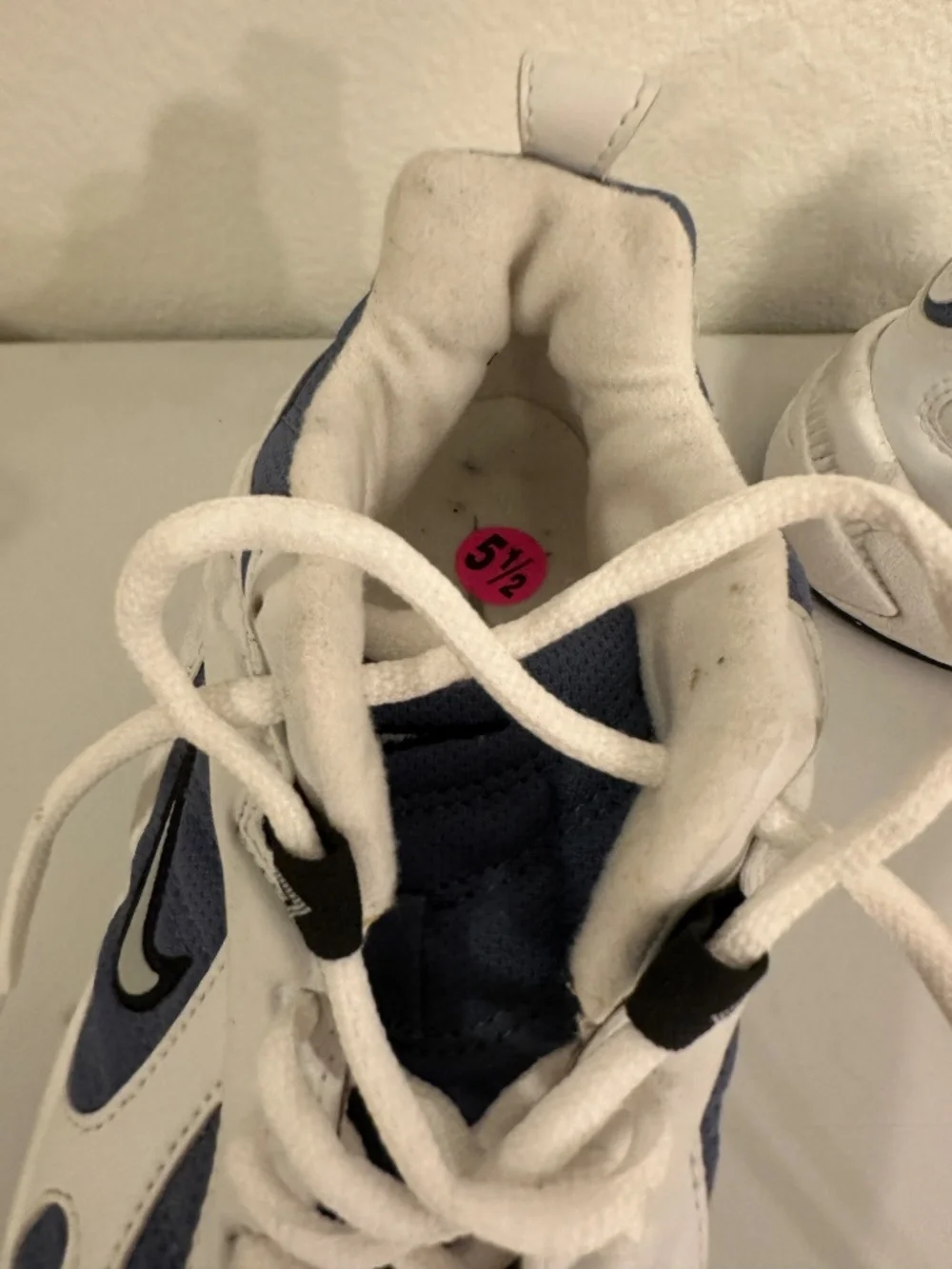Vintage 1999 Nike Youth Running Sneakers White Navy Size 5.5Y 954021-401