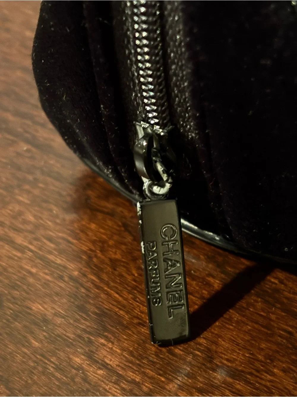 CHANEL few wear 3”w