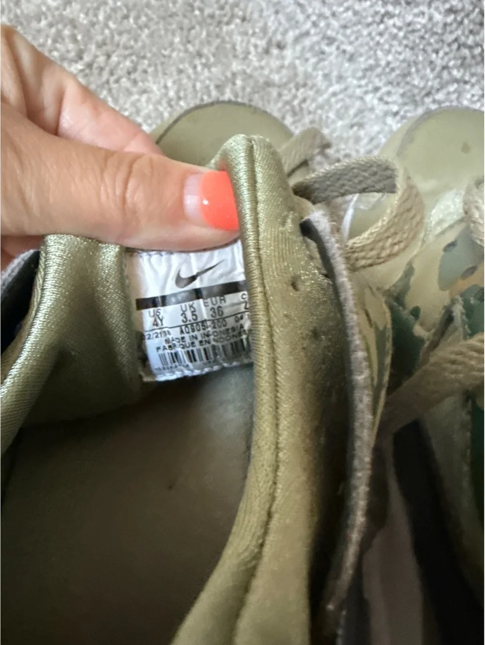 Nike 4y green