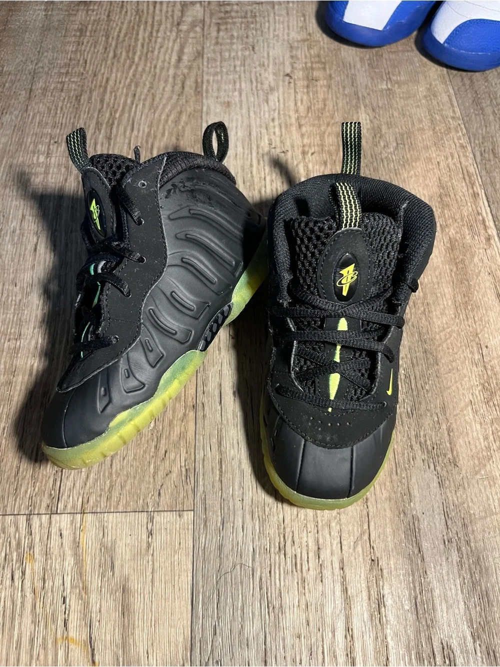Nike volt logo accents