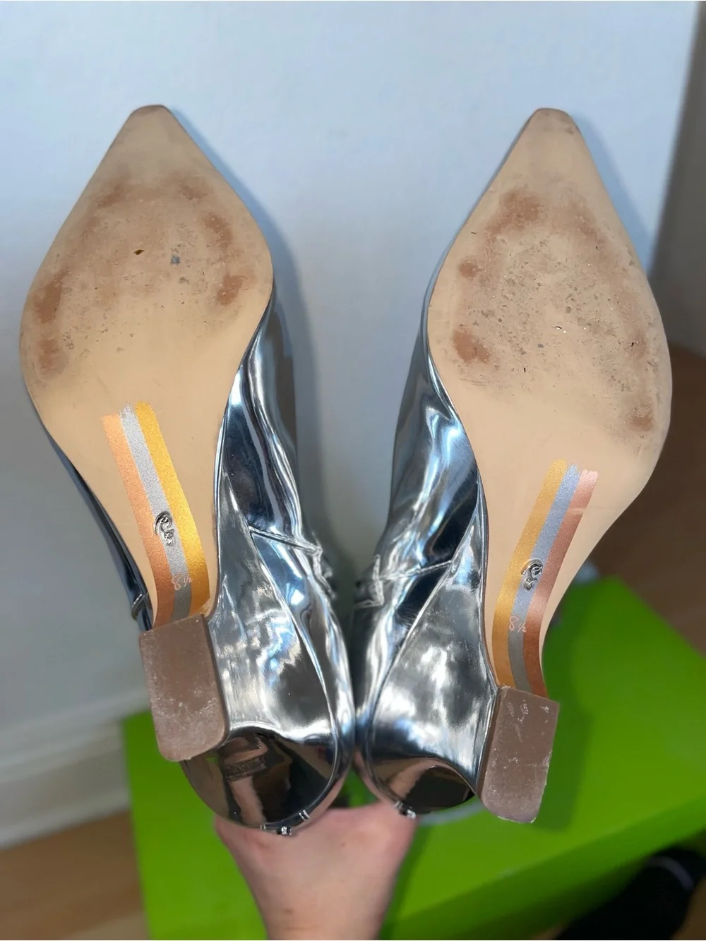 Sam Edelman 	•	heel 	•	shaft fee