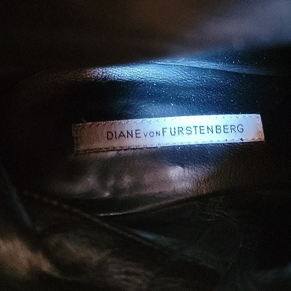 Diane Von Furstenberg photos size knee
