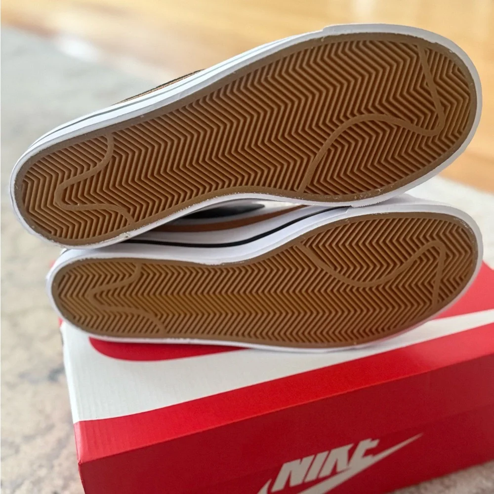 Nike court legacy