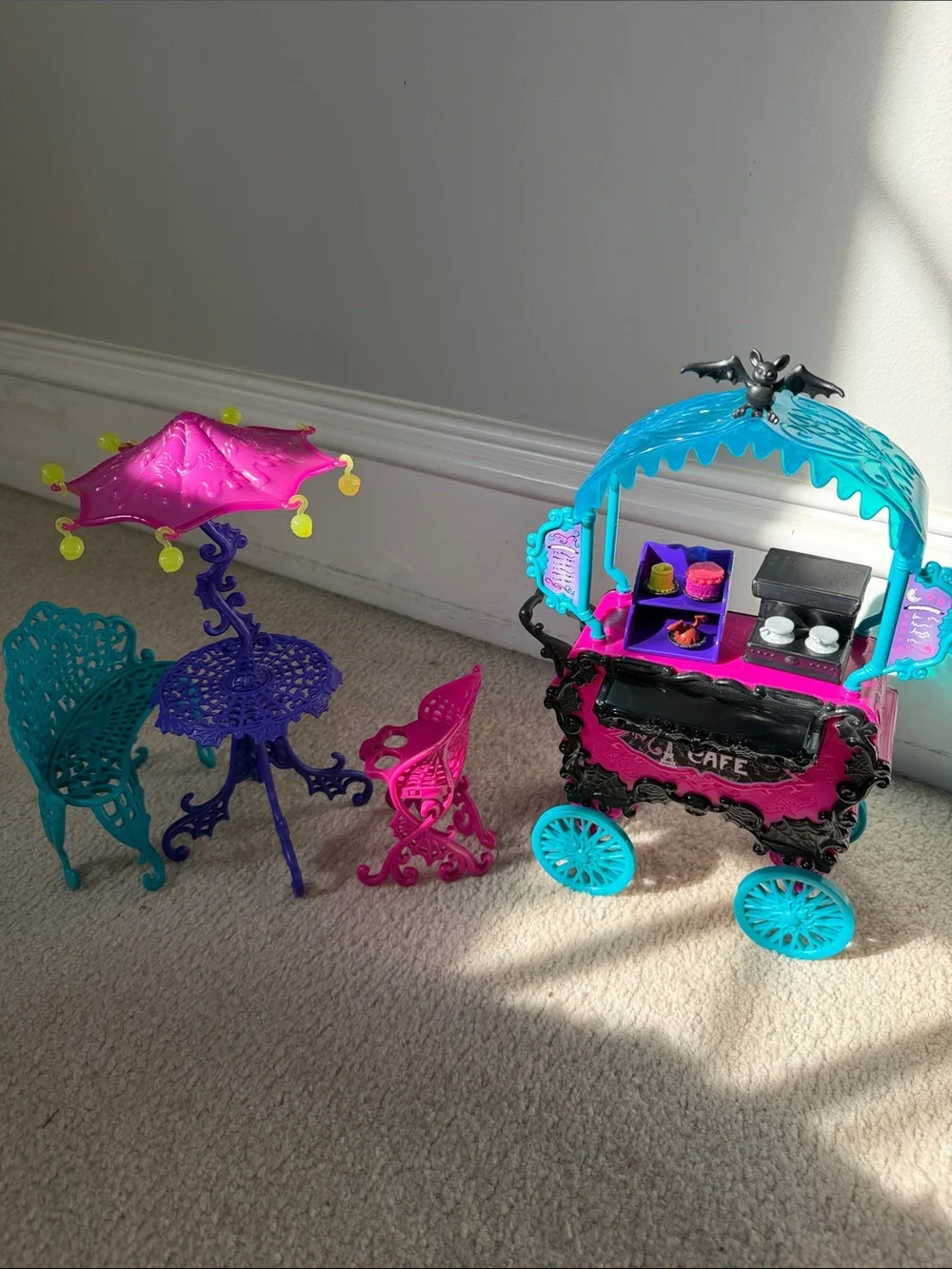 Monster High Scaris: City of Frights Café Cart Playset 2012