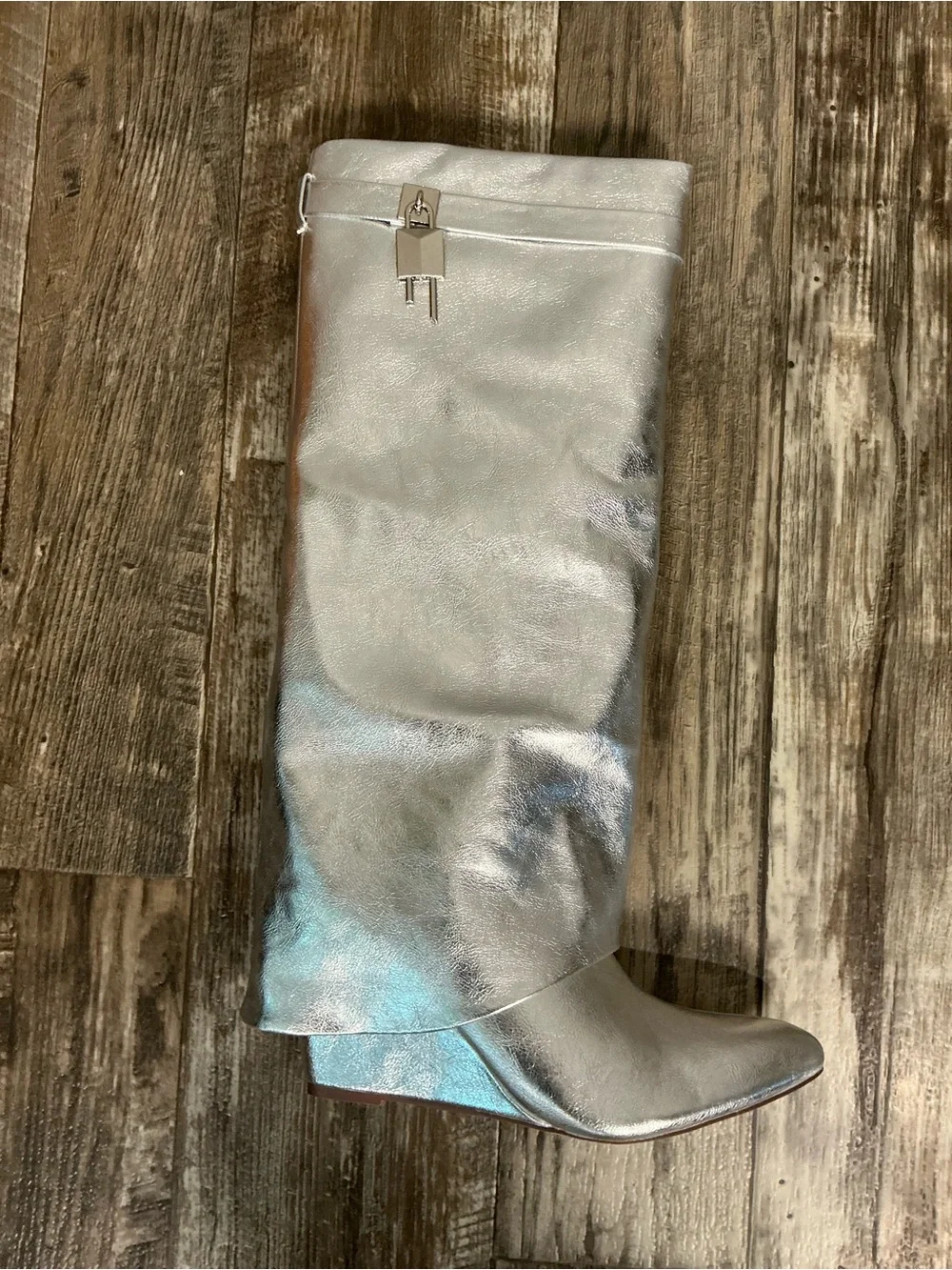 Fashion Nova statement knee