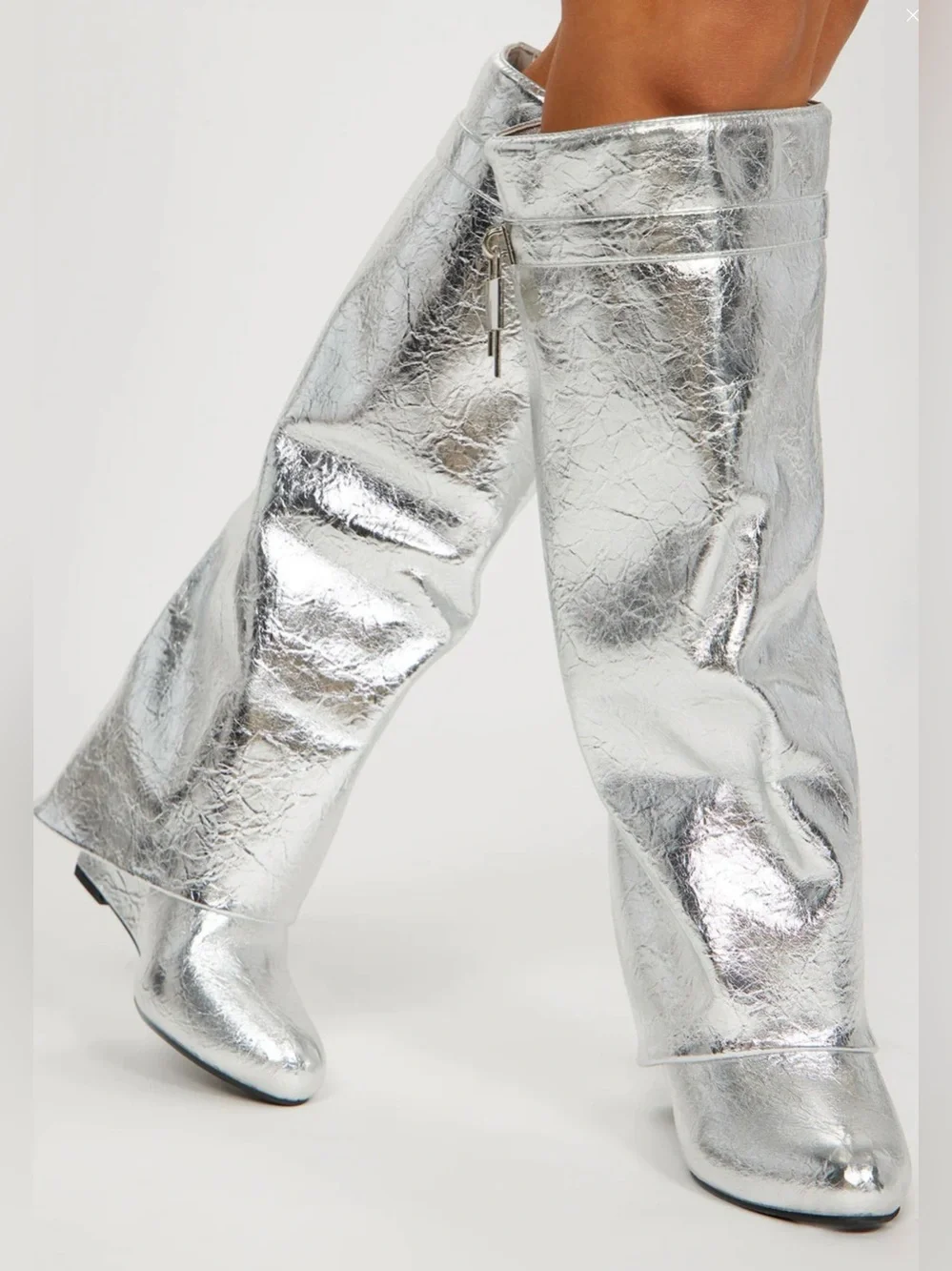Fashion Nova statement knee