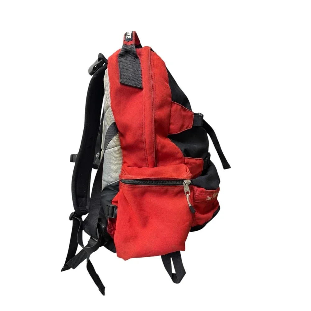 Dakine Day‎ Tripper Backpack Red Black Skateboard Carry Straps Technical Y2K Bag
