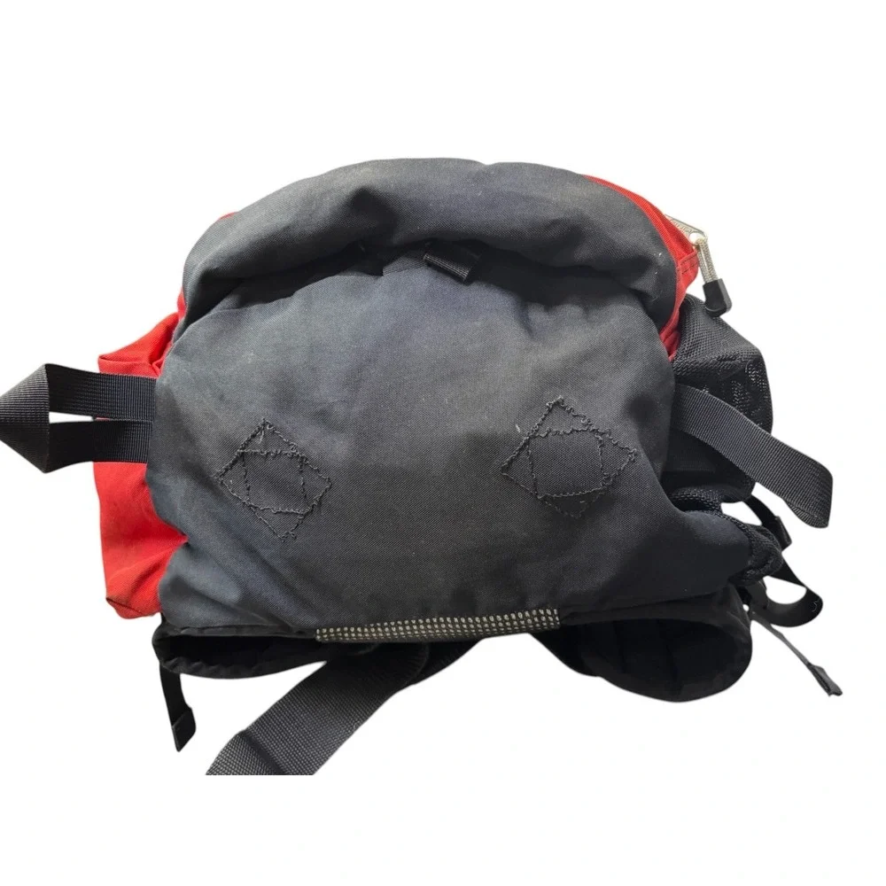 Dakine Day‎ Tripper Backpack Red Black Skateboard Carry Straps Technical Y2K Bag