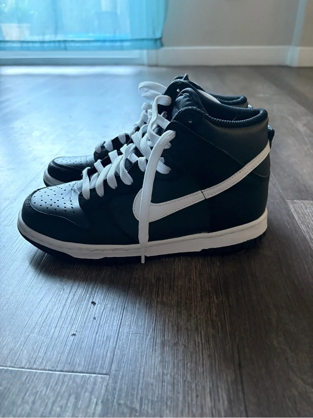 Nike low profile